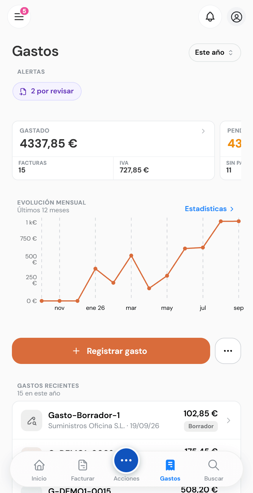 Gastos registrados con su IVA y su estado, en escritorio y en móvil