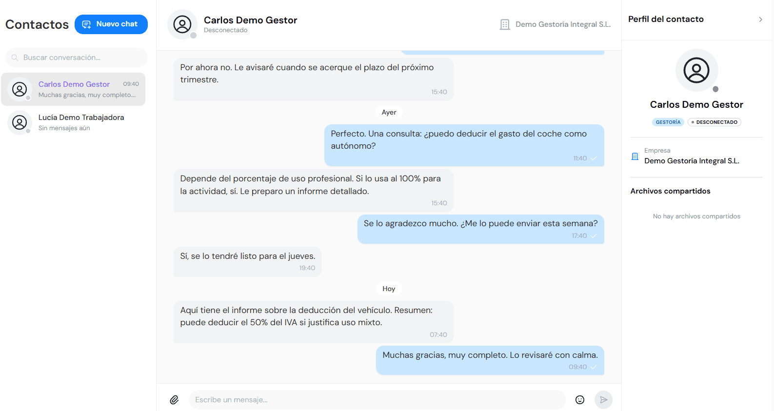 Conversación de chat con la gestoría, con el perfil del contacto